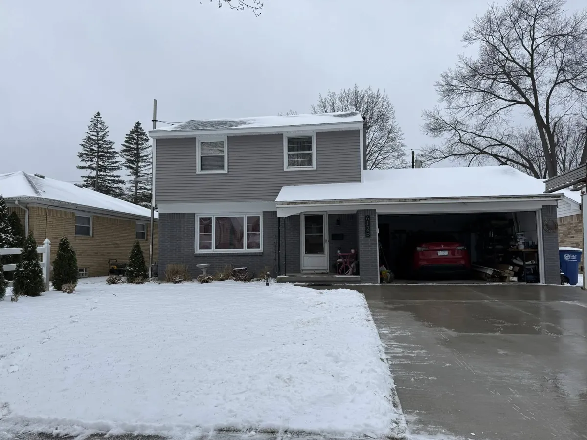 Big Horn Roofing crew project in the Napoleon, Ohio area